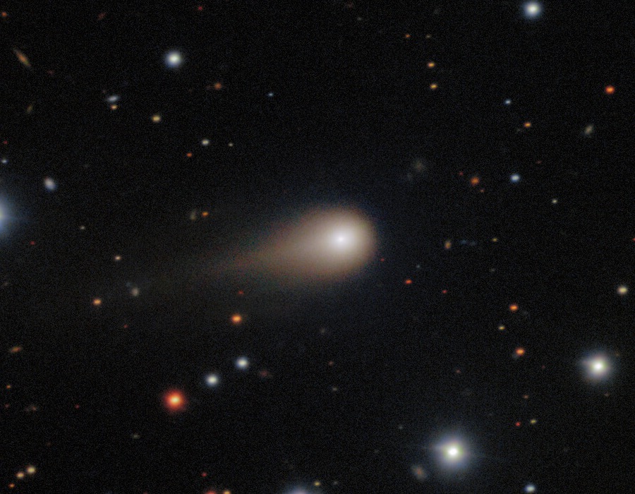 La comète interstellaire 3I/ATLAS saisie par le télescope Gemini South, sa chevelure rayonnante alors qu'elle libère gaz et poussière en approchant du Soleil — Crédit : International Gemini Observatory/NOIRLab/NSF/AURA (CC BY 4.0)