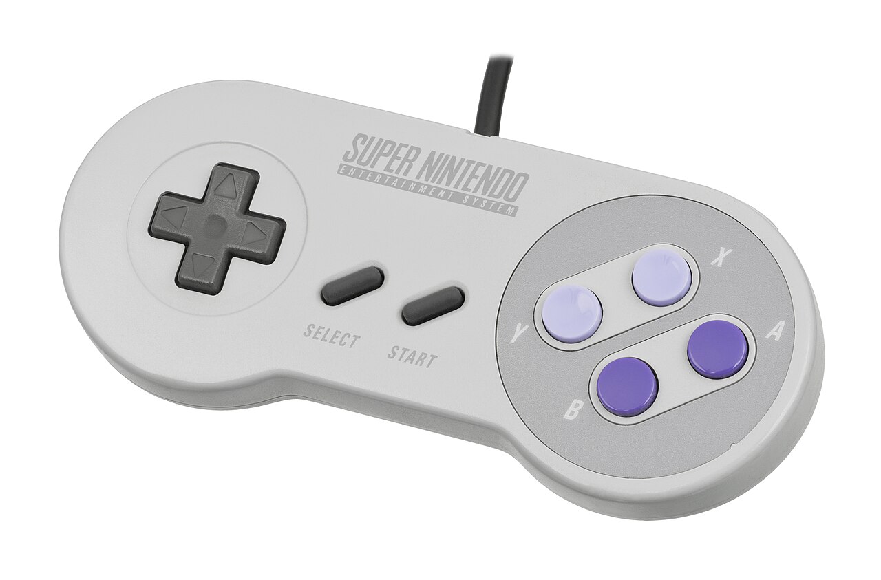 Une manette de Super Nintendo — le seul « clavier » utilisé pour écrire le code qui propulse le jeu jusqu'à son générique — Crédit : Evan-Amos, Wikimedia Commons (domaine public)