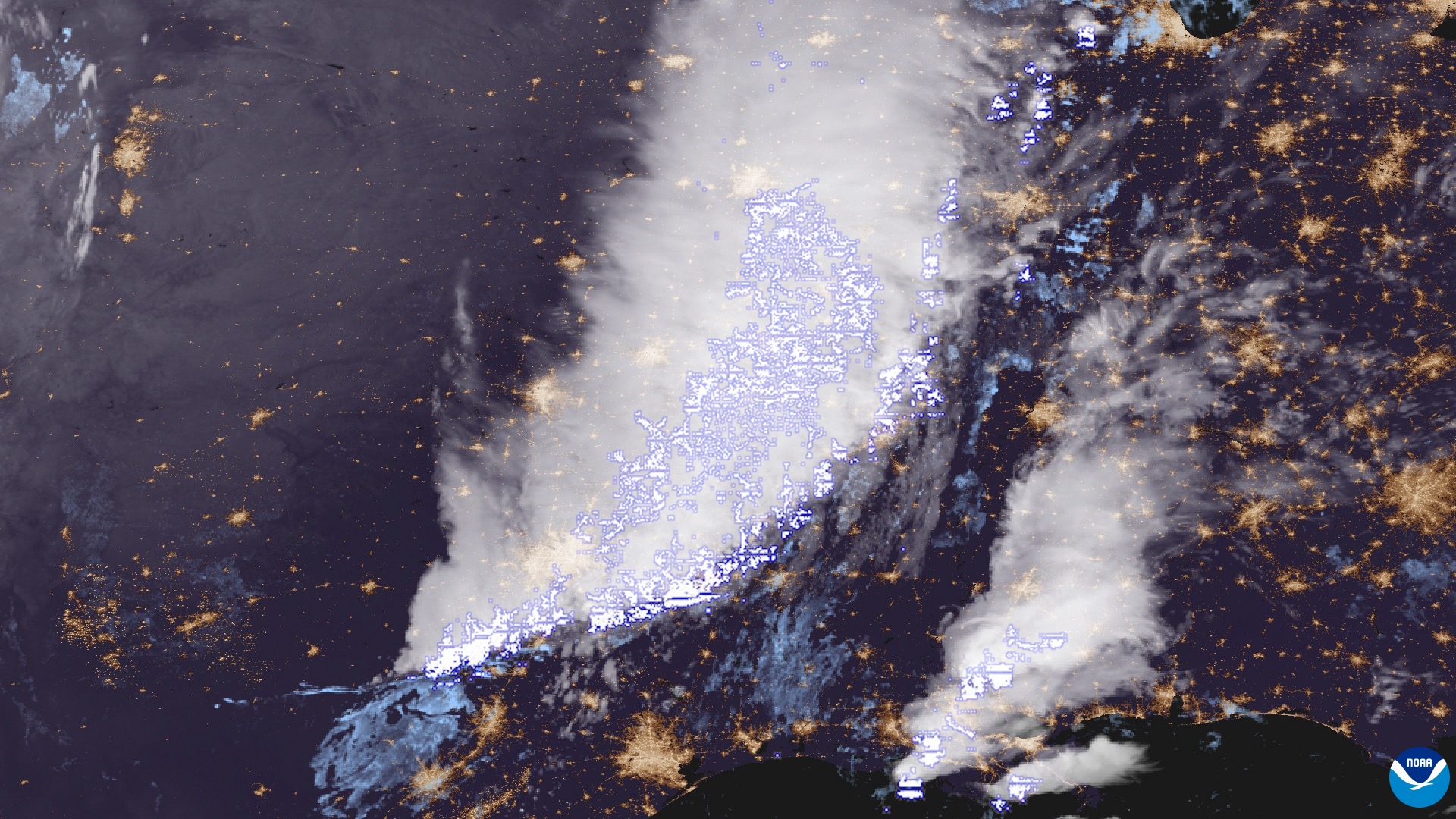 Le mégaflash du 22 octobre 2017 cartographié depuis l'espace : un seul éclair de 829 km de l'est du Texas jusqu'aux abords de Kansas City — Crédit : NOAA/NESDIS (domaine public)