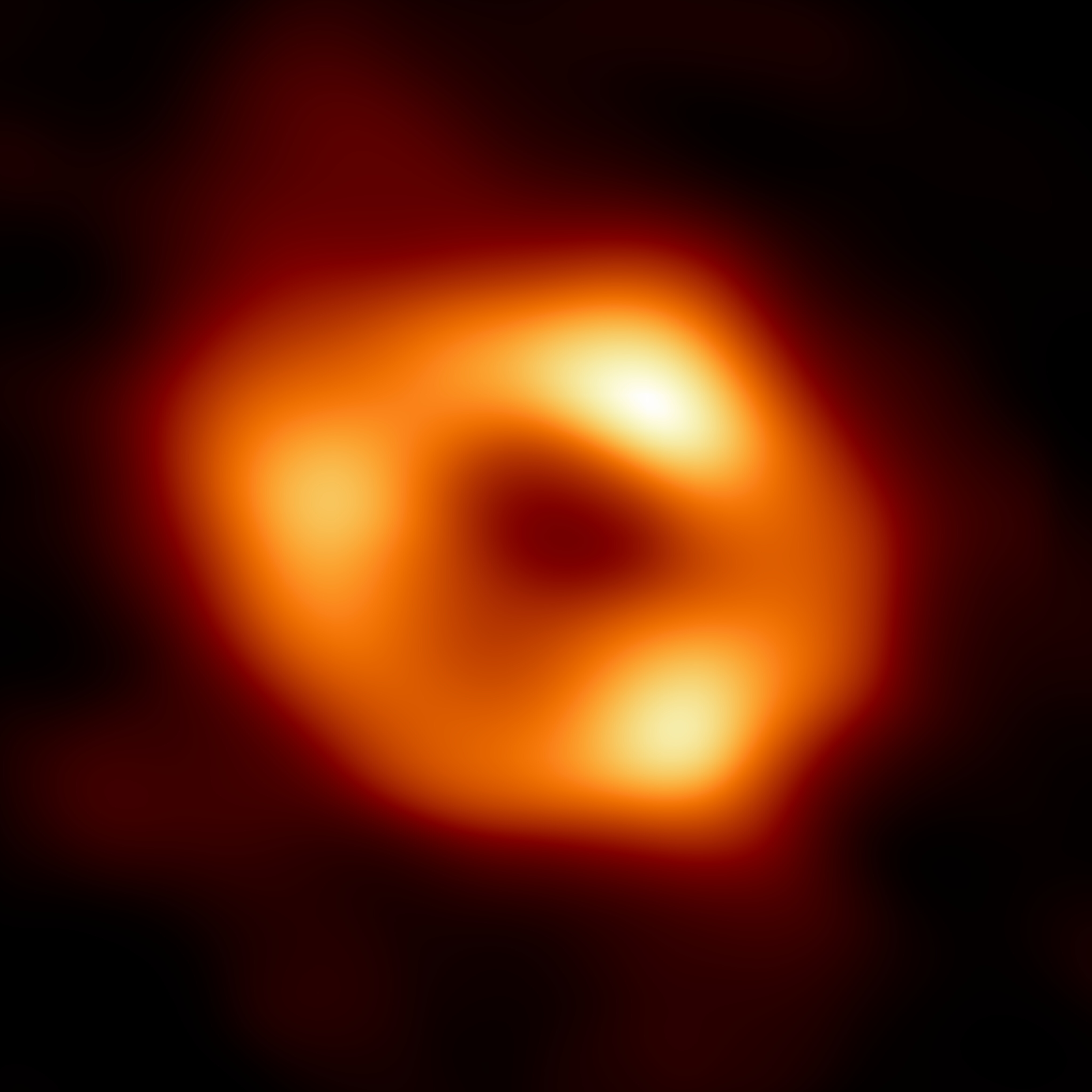 La première image de Sagittarius A*, le trou noir supermassif au centre de la Voie lactée, dévoilée par l'Event Horizon Telescope en 2022 — Crédit : EHT Collaboration / ESO (CC BY 4.0)