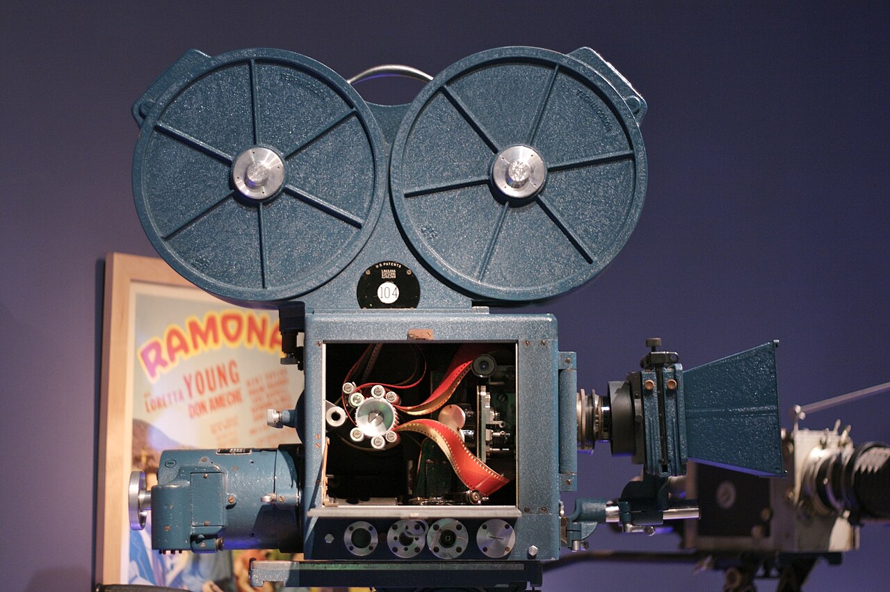 Une vraie caméra Technicolor trois bandes au Museum of the Moving Image, New York — Crédit : Marcin Wichary (CC BY 2.0, Wikimedia Commons)