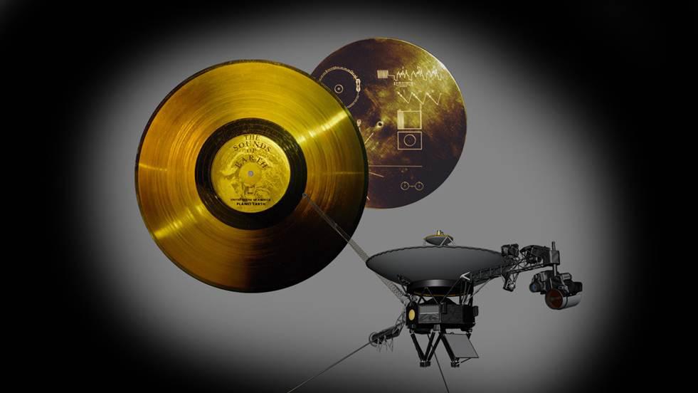 Le Disque d'or embarqué à bord de chaque sonde Voyager — une capsule temporelle des sons et images de la Terre. — Crédit : NASA/JPL-Caltech (domaine public)