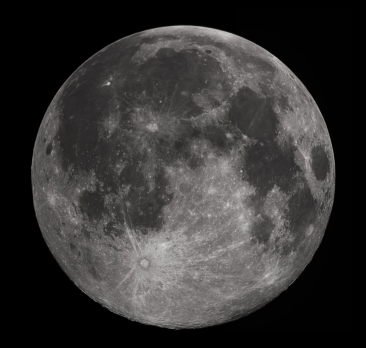 La face visible de la Lune, la seule que l'on aperçoive depuis la surface de la Terre — ses taches sombres sont d'anciennes plaines de lave. Crédit : Gregory H. Revera (CC BY-SA 3.0).