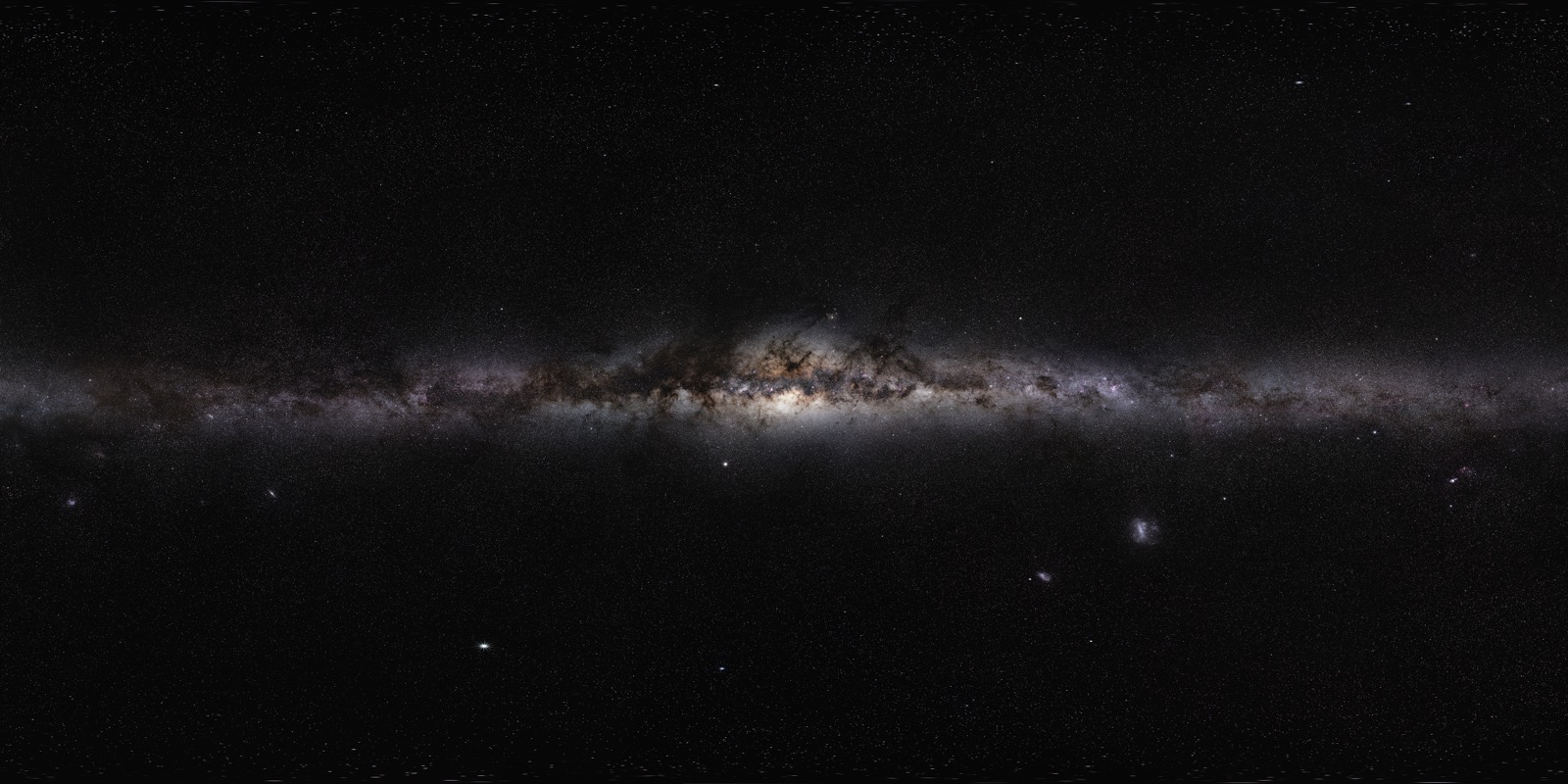 La Voie lactée arquée au-dessus de l'observatoire de Paranal de l'ESO, au Chili — même notre propre galaxie est surtout du ciel noir. Crédit : ESO / S. Brunier (CC BY 4.0).